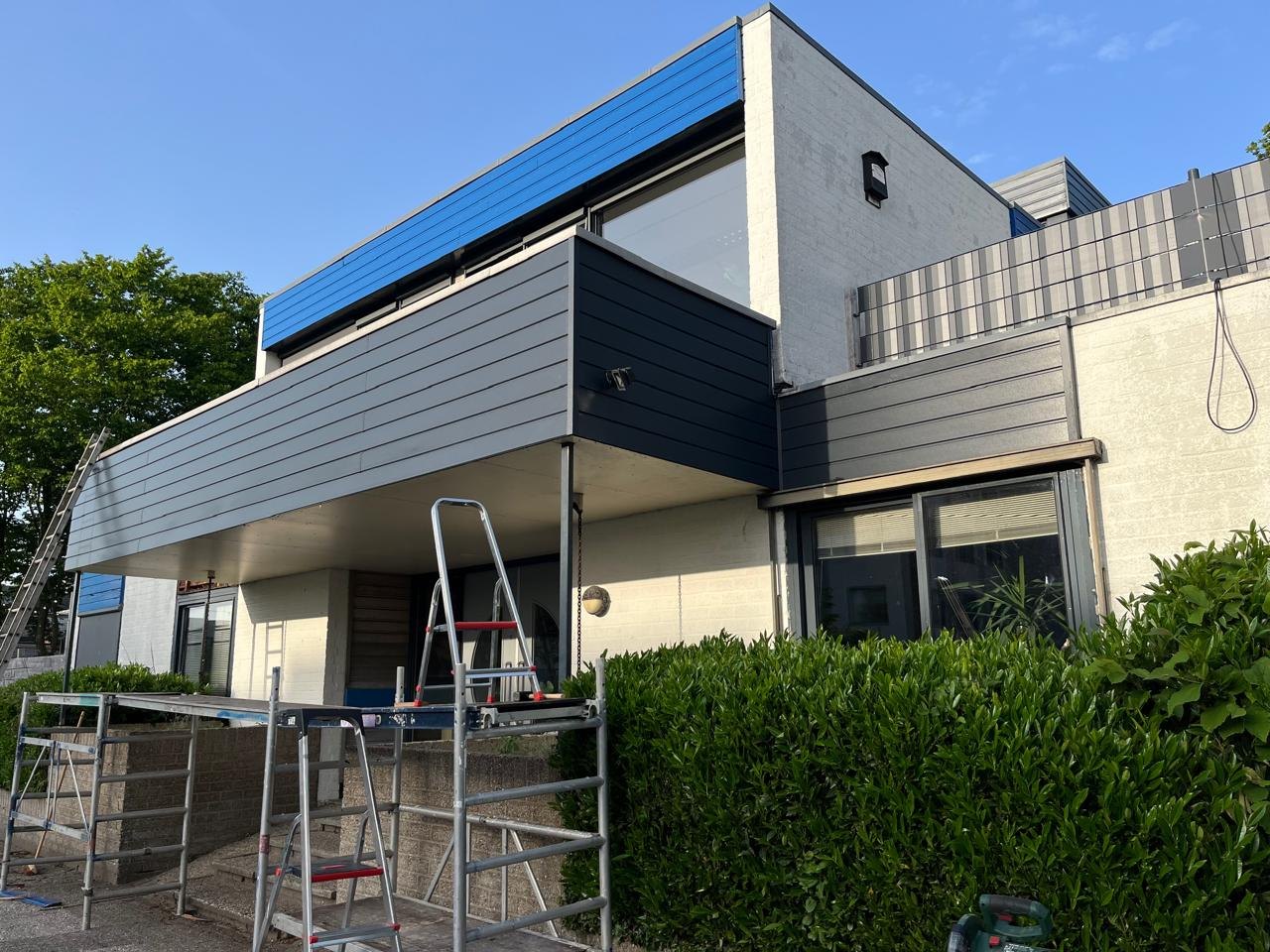 Buitenwerk aan gevel en balkon